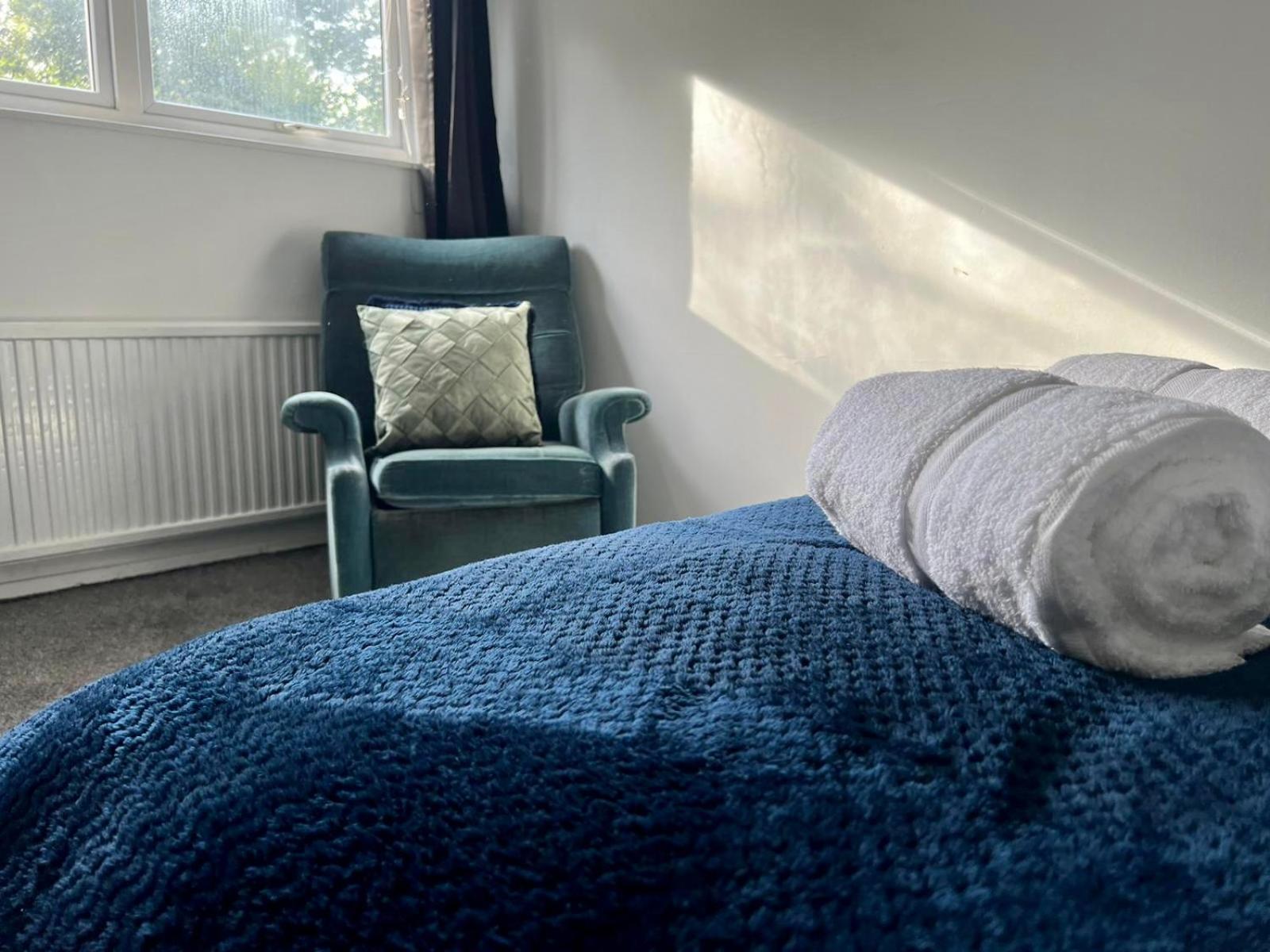 Manchester - Eccles - Business - Contractors - Families - Discounts Available Exteriör bild