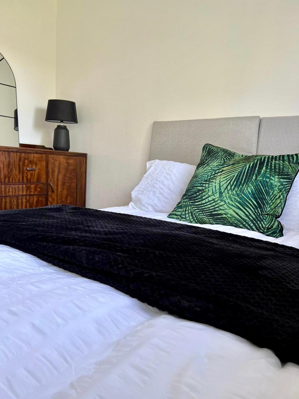 Manchester - Eccles - Business - Contractors - Families - Discounts Available Exteriör bild